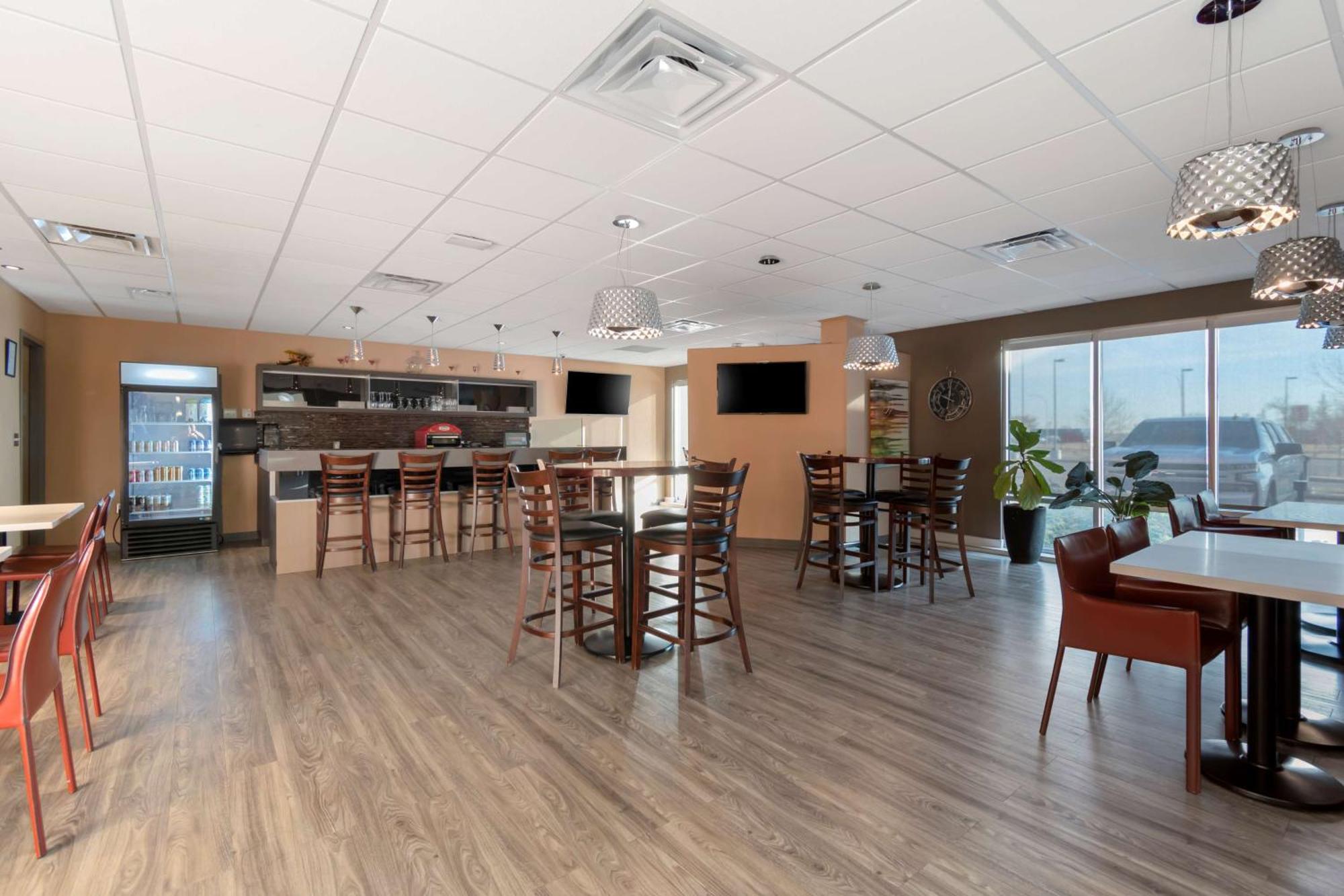 Best Western Plus Airport Inn & Suites Saskatoon Exterior foto