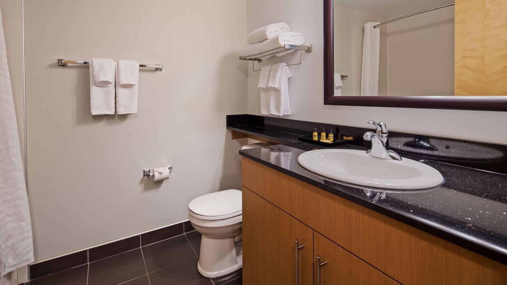 Best Western Plus Airport Inn & Suites Saskatoon Exterior foto