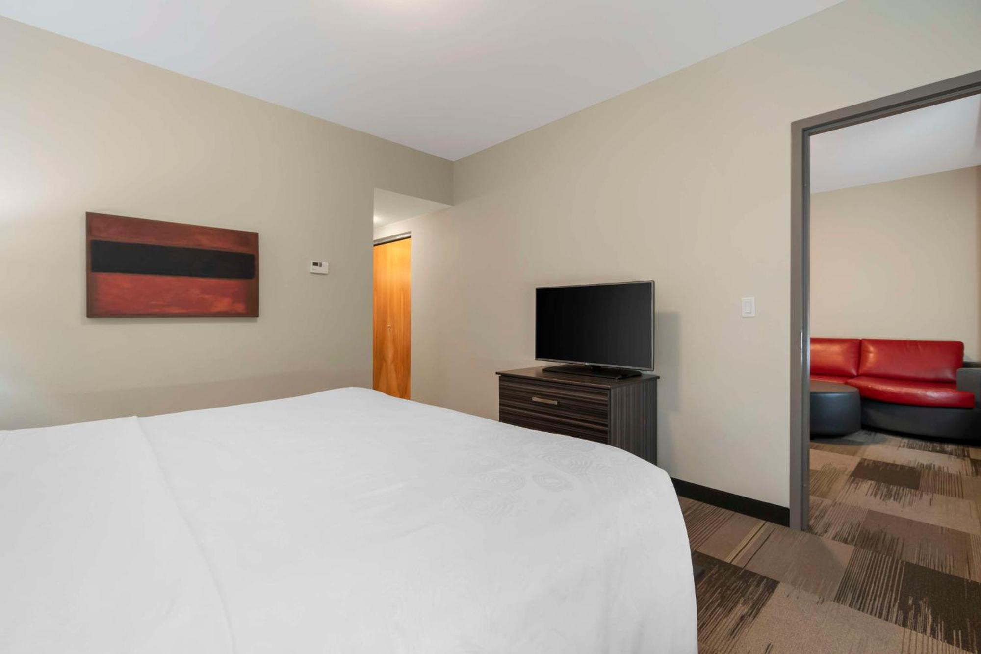 Best Western Plus Airport Inn & Suites Saskatoon Exterior foto