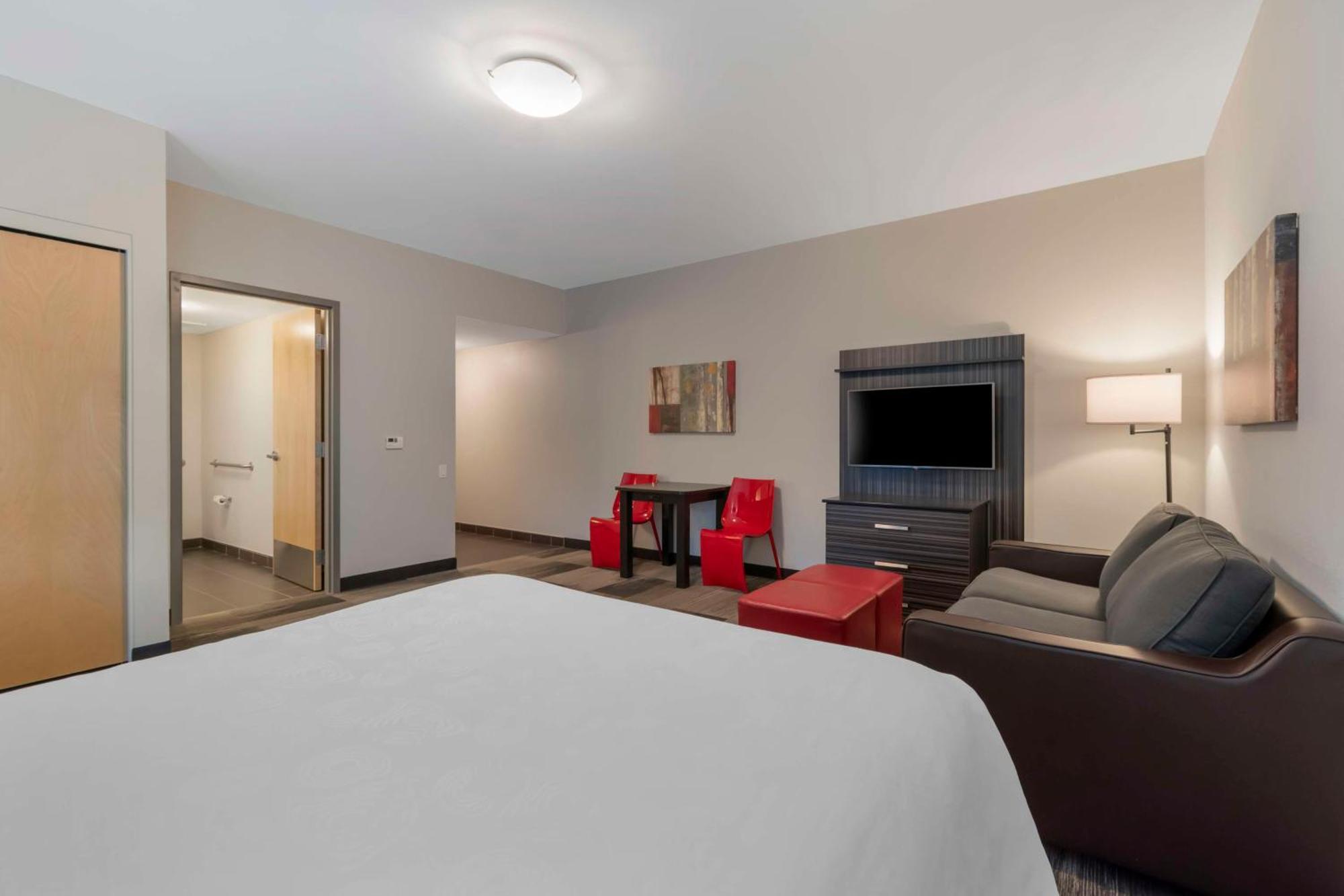 Best Western Plus Airport Inn & Suites Saskatoon Exterior foto